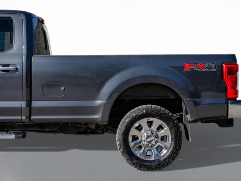 Used 2019 Ford F350 Lariat w/ Chrome Package image 10