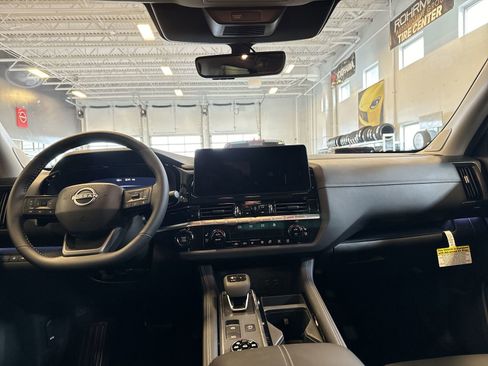 New 2026 Nissan Pathfinder Platinum image 23