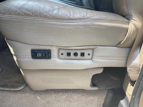 Used 2011 Chevrolet Express 2500 Extended RWD image 27