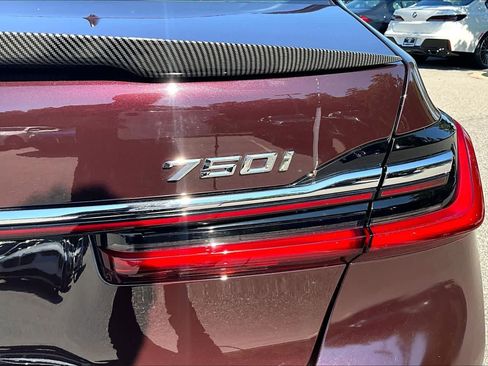 Used 2020 BMW 750i xDrive w/ Autobahn Package AWD/4WD image 32