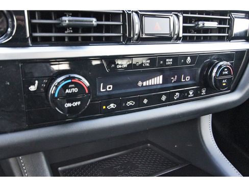 Certified 2025 Nissan Pathfinder SL FWD image 28