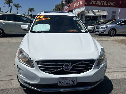 Used 2016 Volvo XC60 T5 Premier w/ Proximity Package FWD image 3