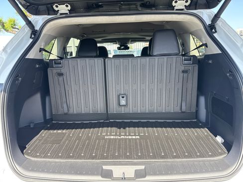 Certified 2026 Toyota Highlander XLE AWD/4WD image 12