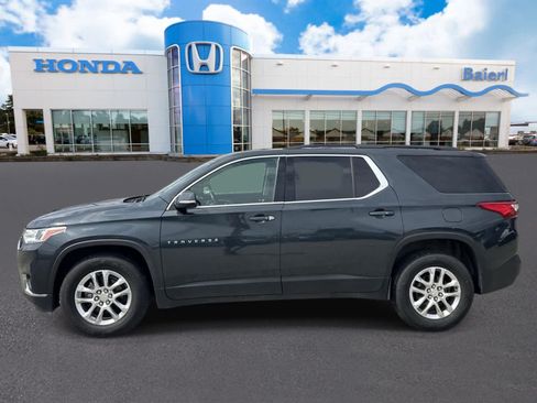 Used 2020 Chevrolet Traverse LT w/ Driver Confidence II Package AWD/4WD image 2