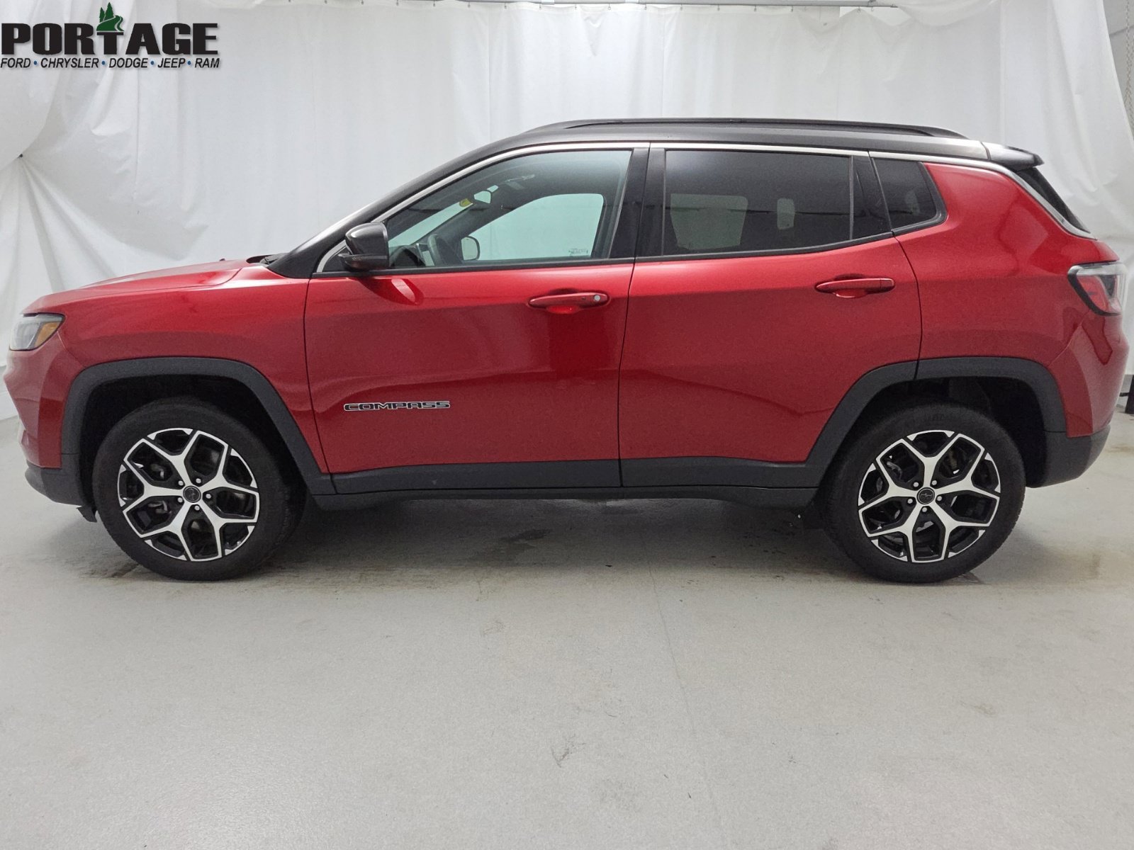 Used 2025 Jeep Compass Limited AWD/4WD image 4