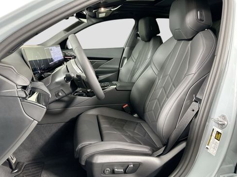 Certified 2025 BMW 530i w/ M Sport Package image 15