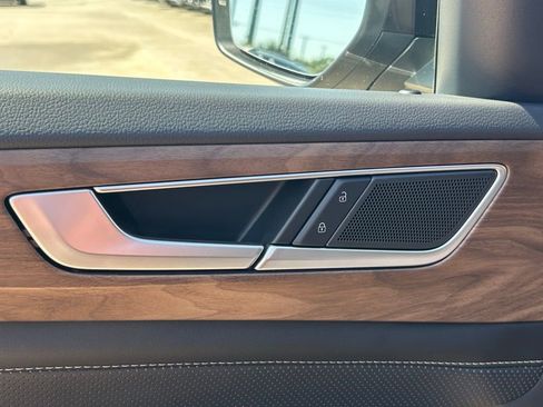 Certified 2024 Volkswagen Atlas SE image 18