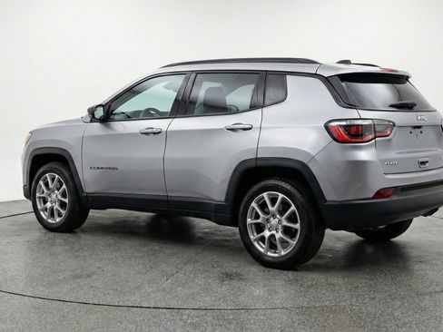 Used 2025 Jeep Compass Limited image 6