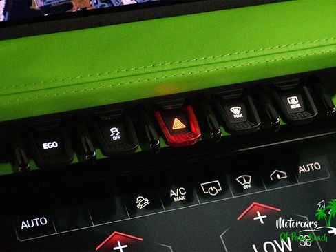 Used 2025 Lamborghini Urus SE image 40