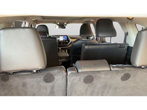 Used 2022 Toyota Highlander Platinum FWD image 31