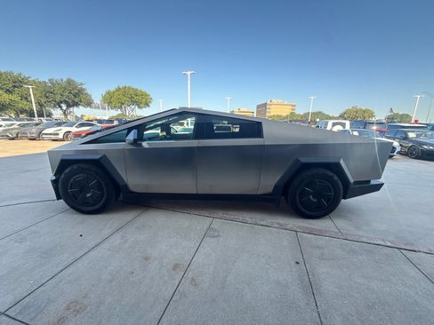 Used 2024 Tesla Cybertruck AWD Crew Cab image 3