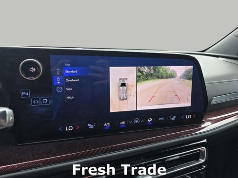 Used 2024 Chevrolet Traverse Z71 w/ Enhanced Driving Package AWD/4WD image 17