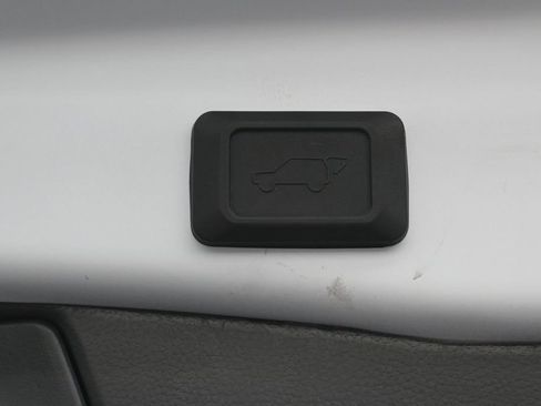 Used 2023 Toyota RAV4 XLE Premium AWD/4WD image 32