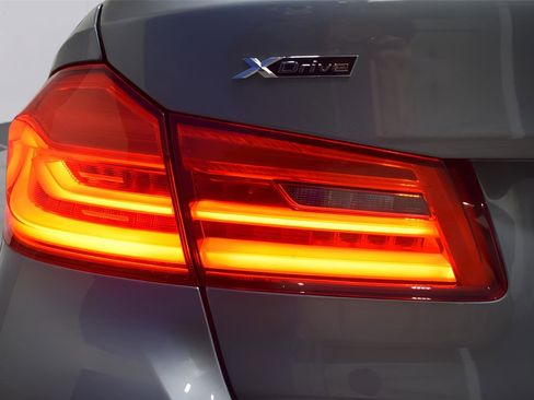 Used 2019 BMW 530i xDrive w/ Premium Package image 30