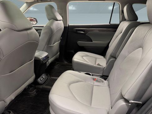 Used 2023 Toyota Highlander Platinum AWD/4WD image 23