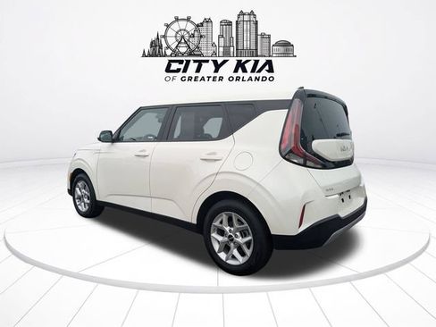 Certified 2025 Kia Soul LX w/ LX Technology Package FWD image 3