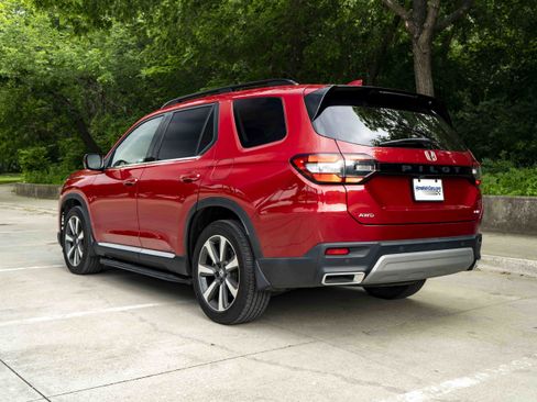 Used 2024 Honda Pilot Elite image 6