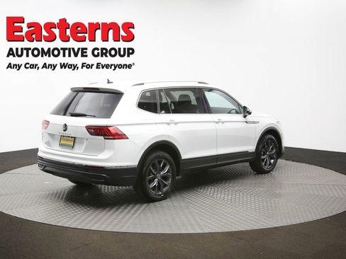 Used 2023 Volkswagen Tiguan SE image 39