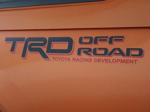 Used 2018 Toyota Tacoma SR5 RWD image 36