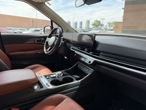 Used 2025 Kia Carnival SX w/ SX Dark Edition Package FWD image 44