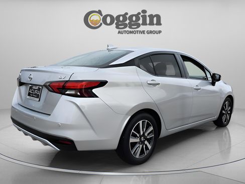 Used 2020 Nissan Versa SV image 5