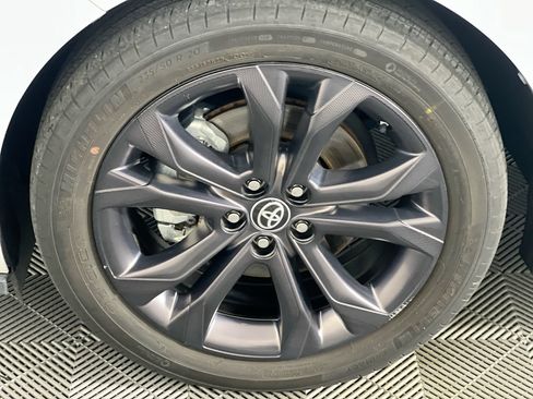 Used 2023 Toyota Sienna XSE FWD image 7