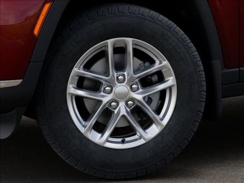 New 2026 Jeep Grand Cherokee L Laredo image 8