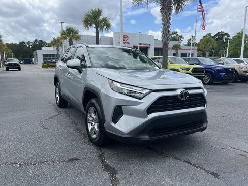 Used 2024 Toyota RAV4 XLE FWD image 2