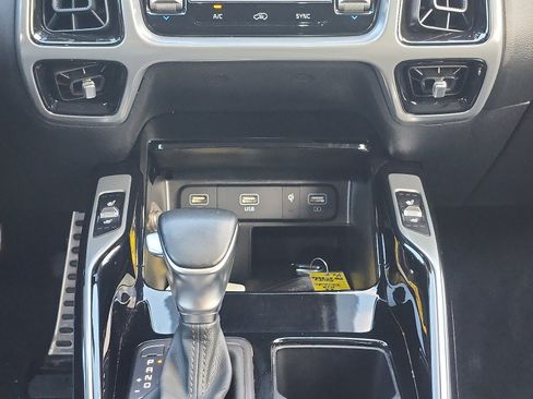 Used 2023 Kia Sorento SX image 18