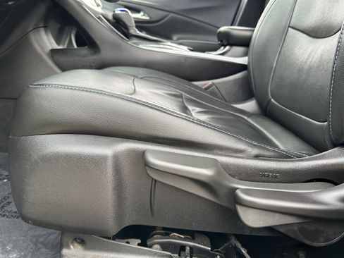 Used 2017 Chevrolet Volt LT w/ Comfort Package image 20