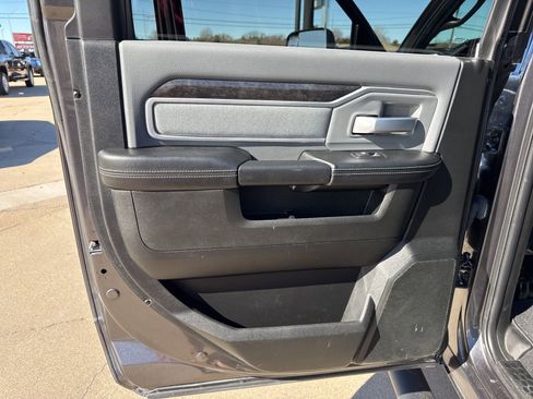 Used 2022 RAM 2500 Big Horn image 25