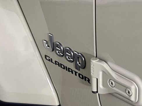 Used 2022 Jeep Gladiator Overland w/ Popular Equipment Package AWD/4WD image 24