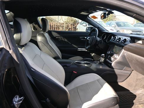 Used 2017 Ford Mustang Premium image 30