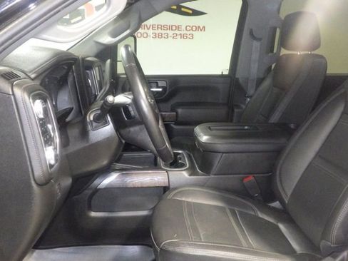 Used 2022 GMC Sierra 2500 Denali w/ Denali Black Diamond Edition AWD/4WD image 8