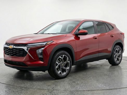 Used 2025 Chevrolet Trax LT w/ LT Convenience Package image 3