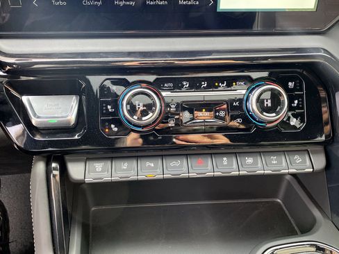 Used 2025 GMC Sierra 2500 AT4X image 42