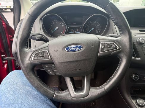 Used 2015 Ford Focus SE w/ SE Cold Weather Package FWD image 14