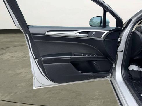 Used 2018 Ford Fusion SE FWD image 14