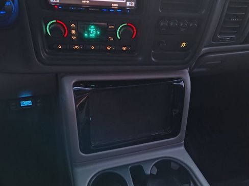 Used 2006 Chevrolet Avalanche Z71 w/ Sun And Sound Package image 8