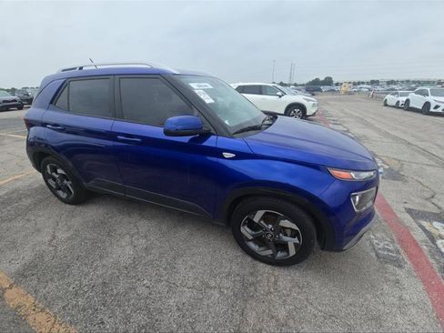 Used 2023 Hyundai Venue SEL FWD image 1