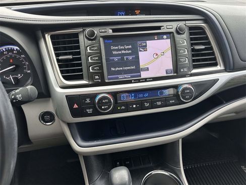 Used 2019 Toyota Highlander Limited image 17