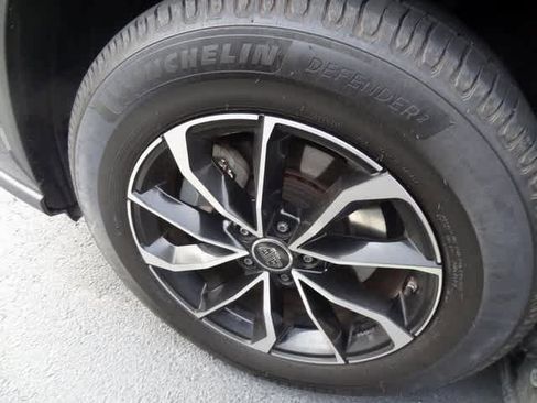 Certified 2023 Toyota Highlander LE image 10