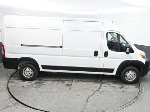 Used 2024 RAM ProMaster 2500 w/ Convenience Group FWD image 16