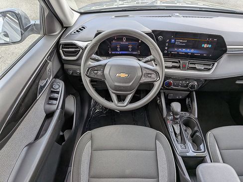 Certified 2025 Chevrolet TrailBlazer LT AWD/4WD image 35