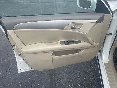 Used 2005 Toyota Avalon XLS FWD image 11