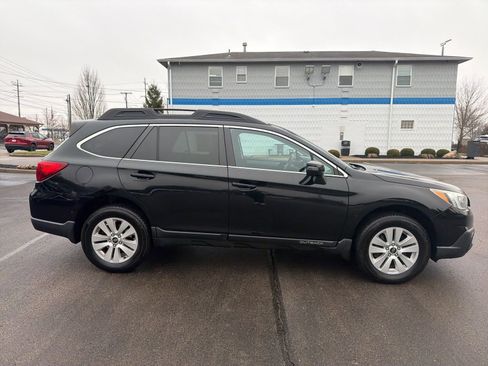 Used 2017 Subaru Outback 2.5i Premium image 6