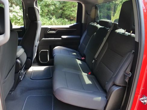 Used 2025 Chevrolet Silverado 1500 LT AWD/4WD image 27