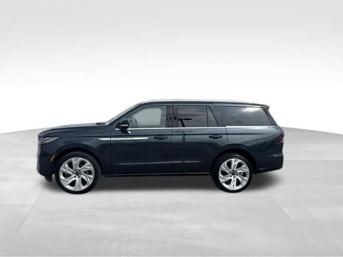Used 2025 Lincoln Navigator Reserve AWD/4WD image 2