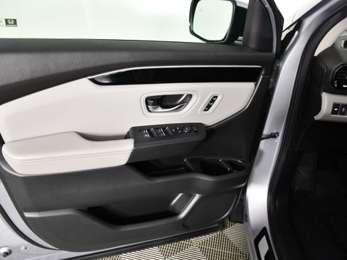 Certified 2025 Honda Pilot EX-L image 37