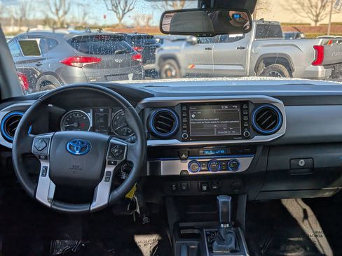 Used 2022 Toyota Tacoma SR5 w/ Technology Package image 19